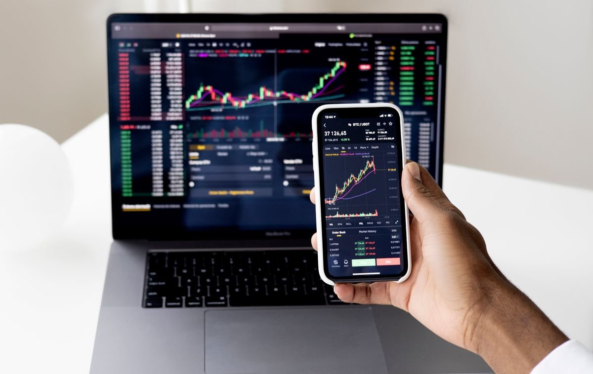 Hardware Wallets: A UK Buyer’s Guide to Ledger and Trezor in 2026